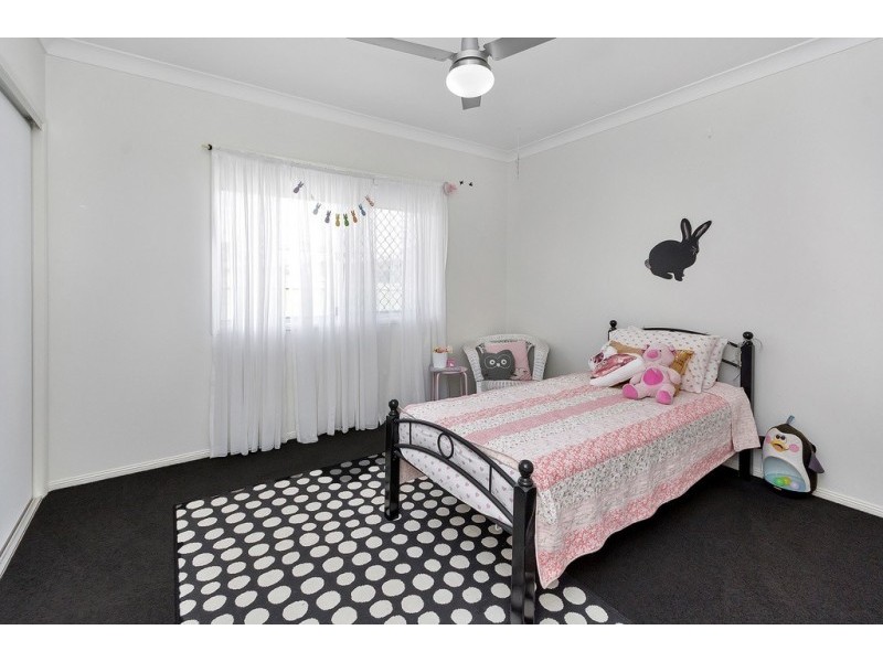 35 Peak Court, Peak Crossing QLD 4306