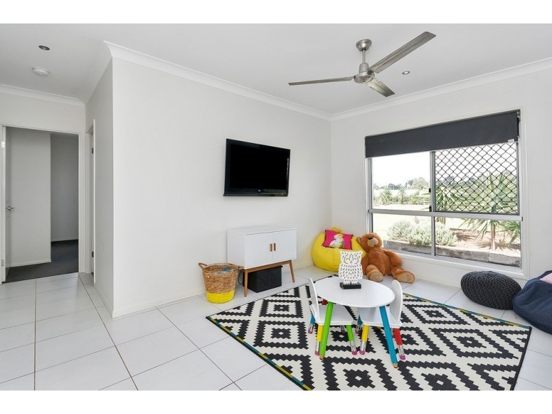 35 Peak Court, Peak Crossing QLD 4306