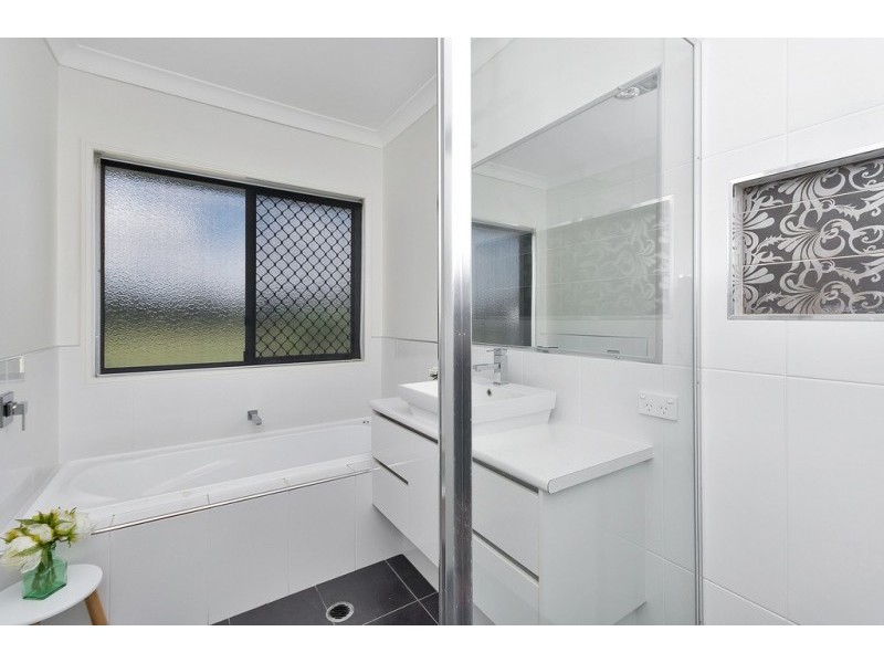 35 Peak Court, Peak Crossing QLD 4306