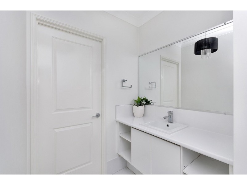 35 Peak Court, Peak Crossing QLD 4306