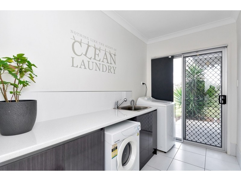 35 Peak Court, Peak Crossing QLD 4306