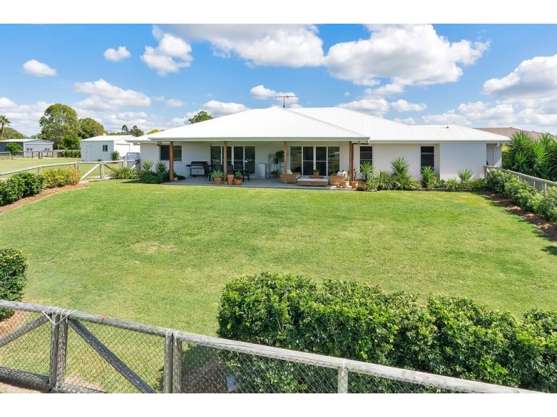 35 Peak Court, Peak Crossing QLD 4306