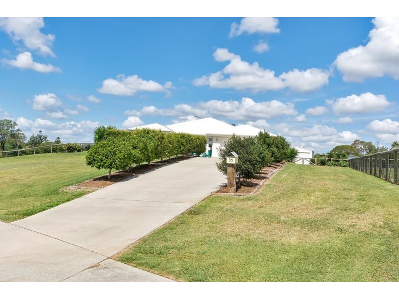 35 Peak Court, Peak Crossing QLD 4306