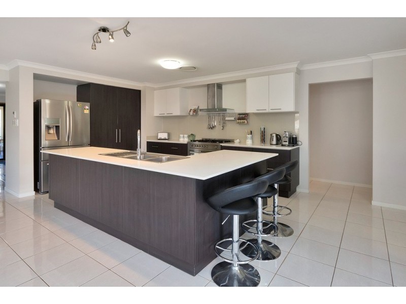 2 Piccadilly Court, Deebing Heights QLD 4306