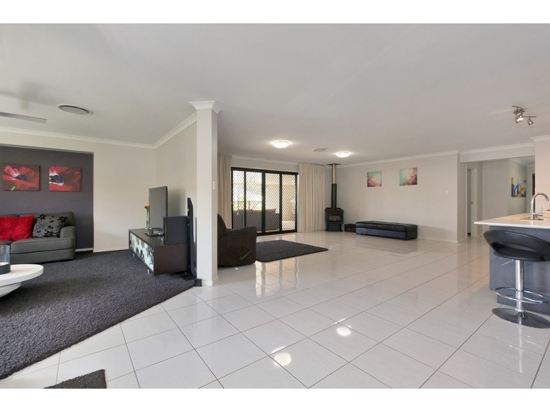 2 Piccadilly Court, Deebing Heights QLD 4306