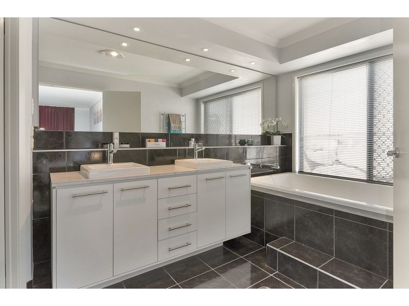 2 Piccadilly Court, Deebing Heights QLD 4306