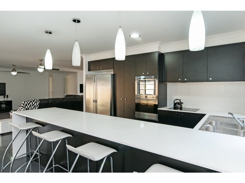 13 Spey Close, Deebing Heights QLD 4306