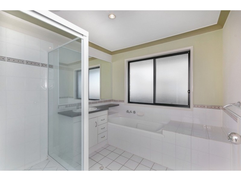 25 Banksia Drive, Raceview QLD 4305
