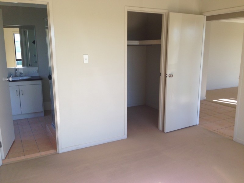 18 Sandhurst Place, Brassall QLD 4305