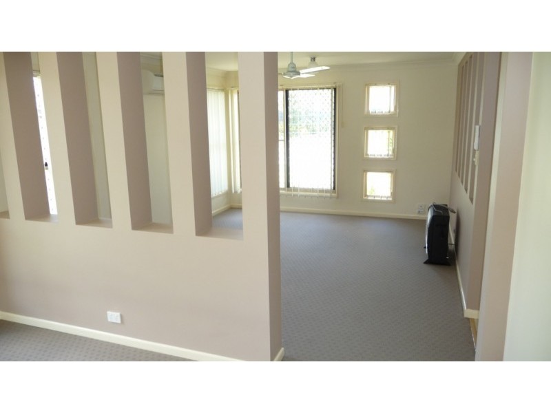 8 Darlington Court, Flinders View QLD 4305