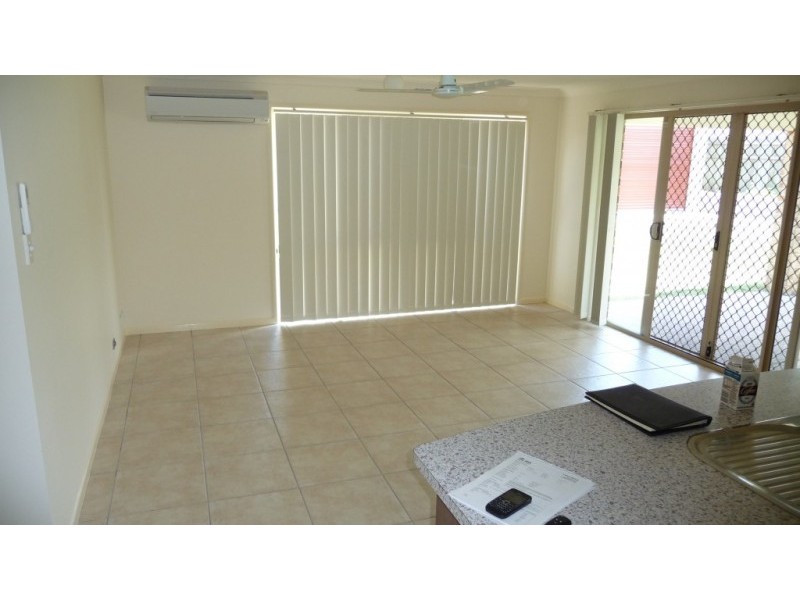 8 Darlington Court, Flinders View QLD 4305