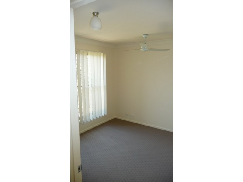 8 Darlington Court, Flinders View QLD 4305