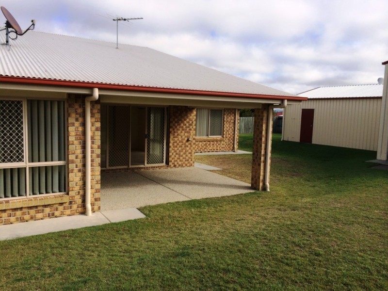 8 Darlington Court, Flinders View QLD 4305