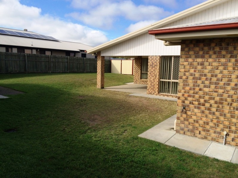 8 Darlington Court, Flinders View QLD 4305