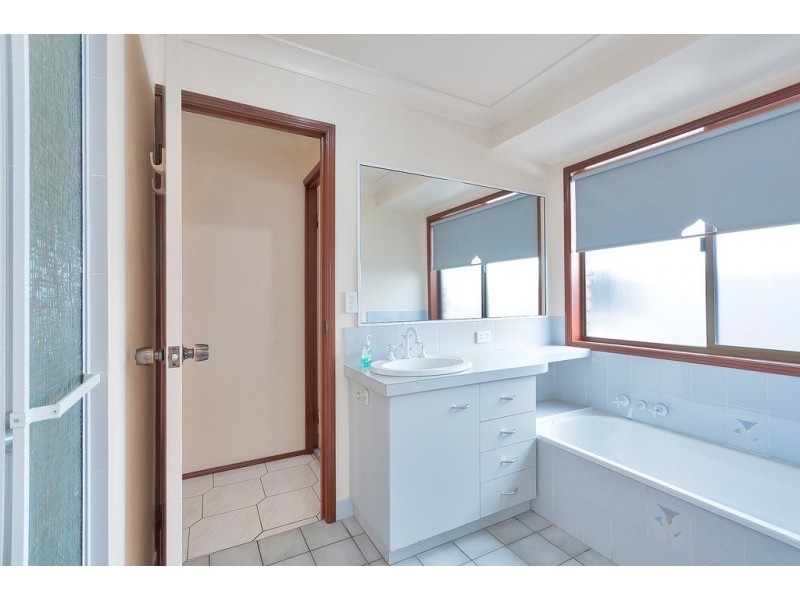 9 Boettcher Ave, Flinders View QLD 4305