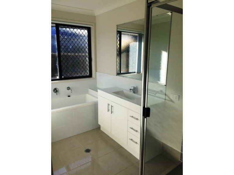 24 Bowerbird Street, Deebing Heights QLD 4306