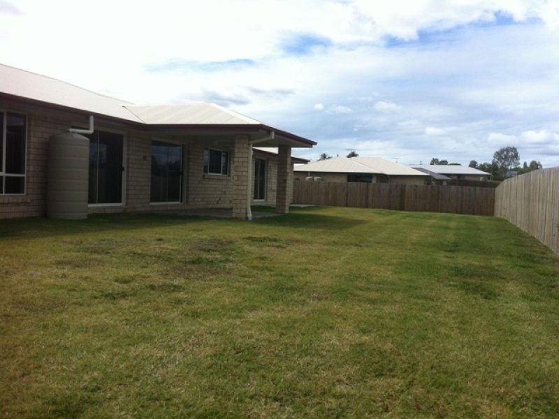1 Petal Place, Yamanto QLD 4305
