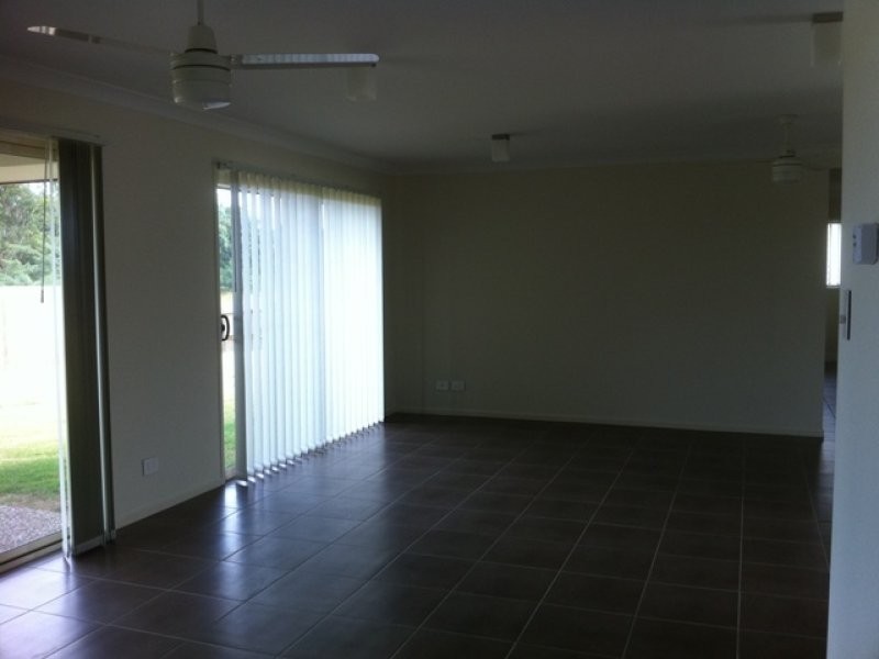 1 Petal Place, Yamanto QLD 4305