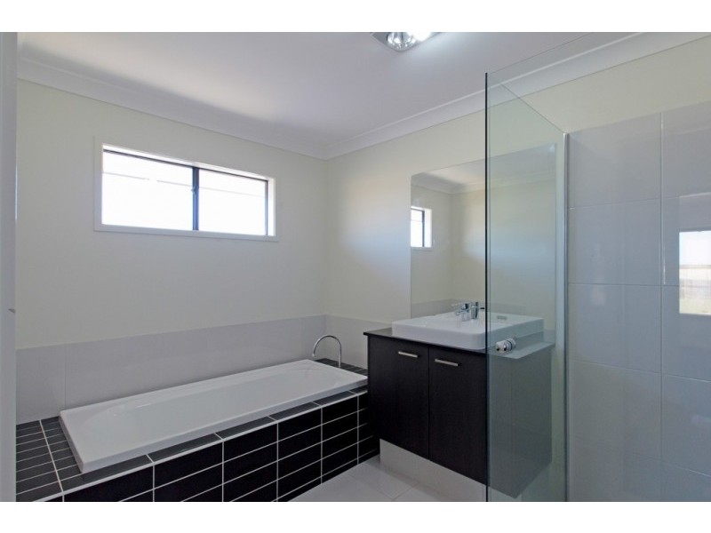 90 Honeywood Drive, Fernvale QLD 4306