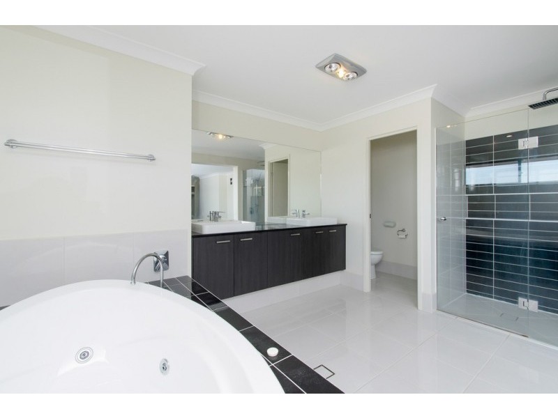 90 Honeywood Drive, Fernvale QLD 4306