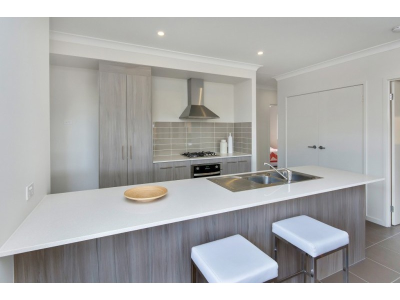 13 Bowerbird Street, Deebing Heights QLD 4306