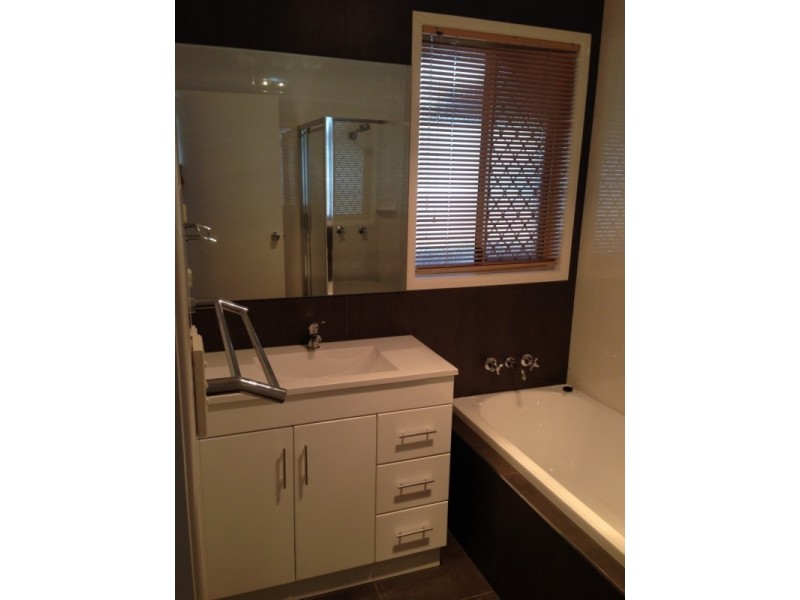 325 South Station Road, Raceview QLD 4305