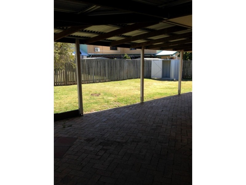 325 South Station Road, Raceview QLD 4305