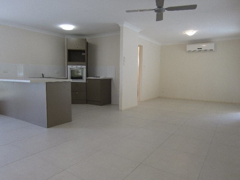 21 Oregon Close, Yamanto QLD 4305