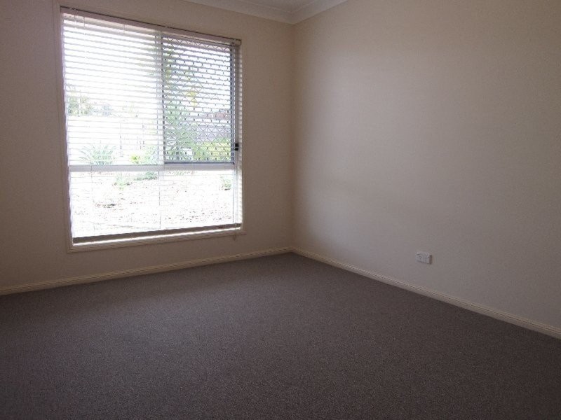 21 Oregon Close, Yamanto QLD 4305