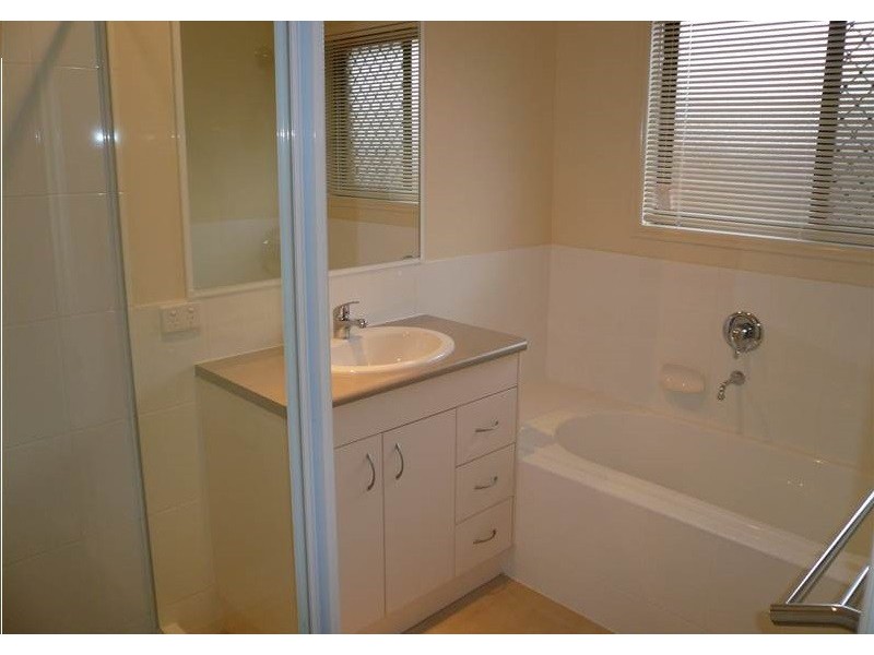 6 Baden Jones Way, North Booval QLD 4304