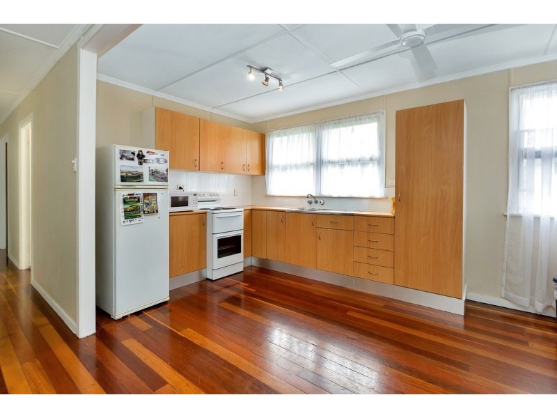 68 Robertson Road, Eastern Heights QLD 4305