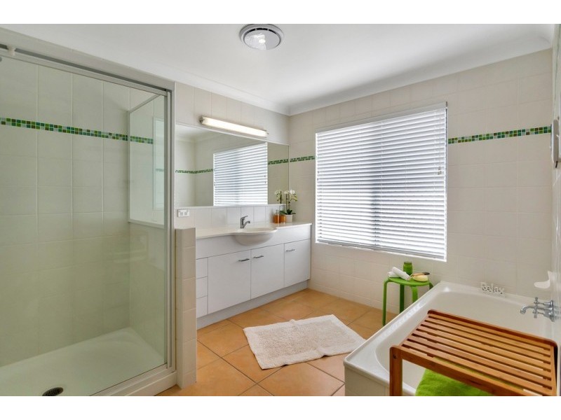 16 Willaroo Close, Flinders View QLD 4305