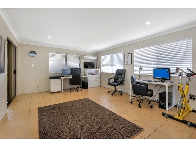 16 Willaroo Close, Flinders View QLD 4305