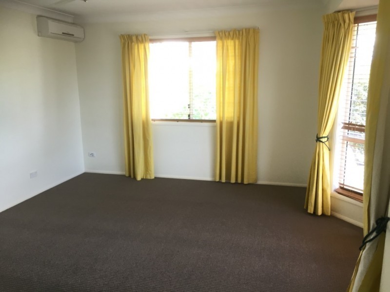 12 Phoenix Court, Churchill QLD 4305