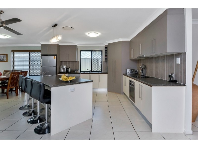 1 Fulham Close, Deebing Heights QLD 4306