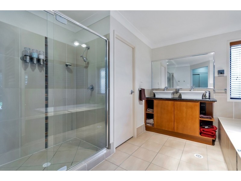 1 Fulham Close, Deebing Heights QLD 4306