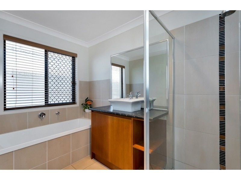 1 Fulham Close, Deebing Heights QLD 4306