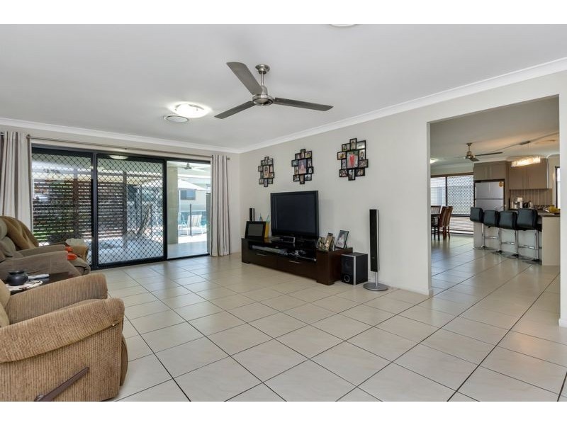 1 Fulham Close, Deebing Heights QLD 4306