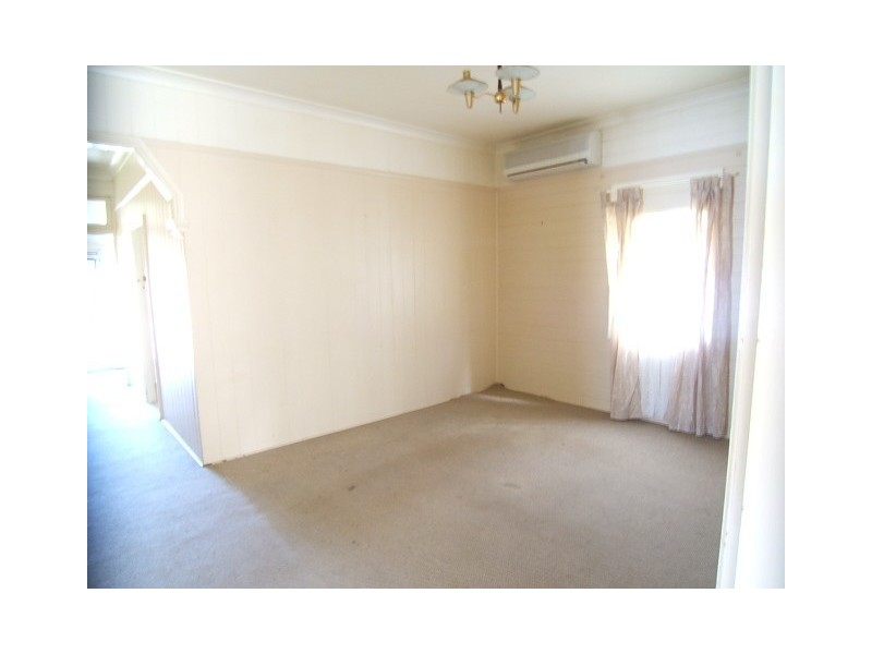 23 Moffatt Street, Ipswich QLD 4305