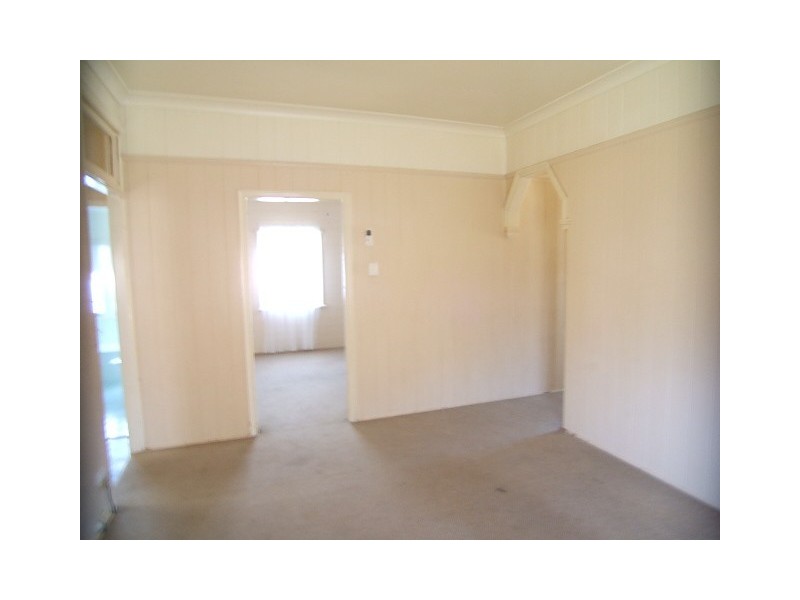 23 Moffatt Street, Ipswich QLD 4305