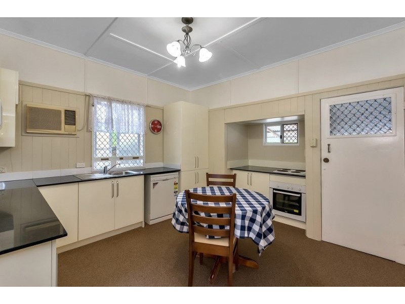 121 Glebe Road, Silkstone QLD 4304