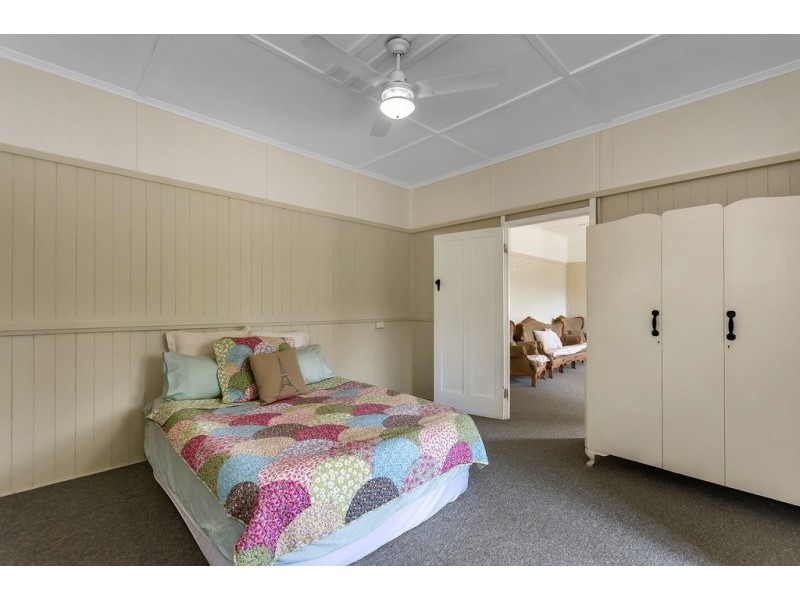 121 Glebe Road, Silkstone QLD 4304