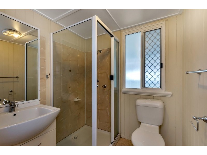 121 Glebe Road, Silkstone QLD 4304