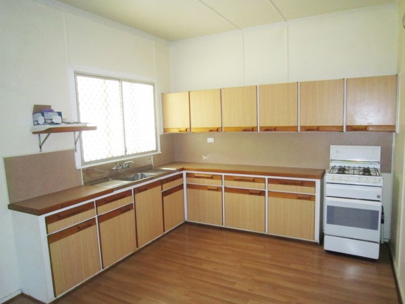 11 Vernon Street, Ipswich QLD 4305