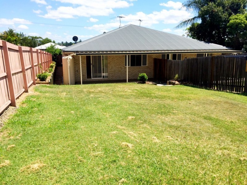 2/11 Galah Street, Churchill QLD 4305