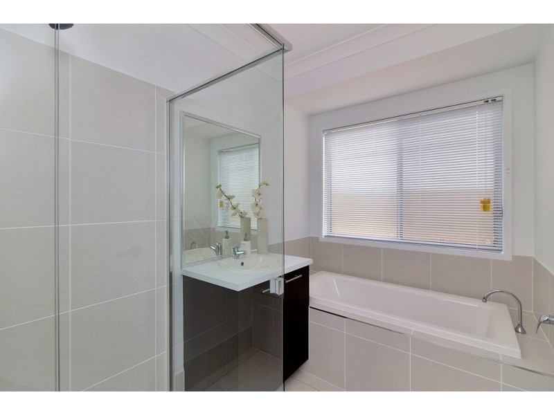17 Sovereign Drive, Deebing Heights QLD 4306