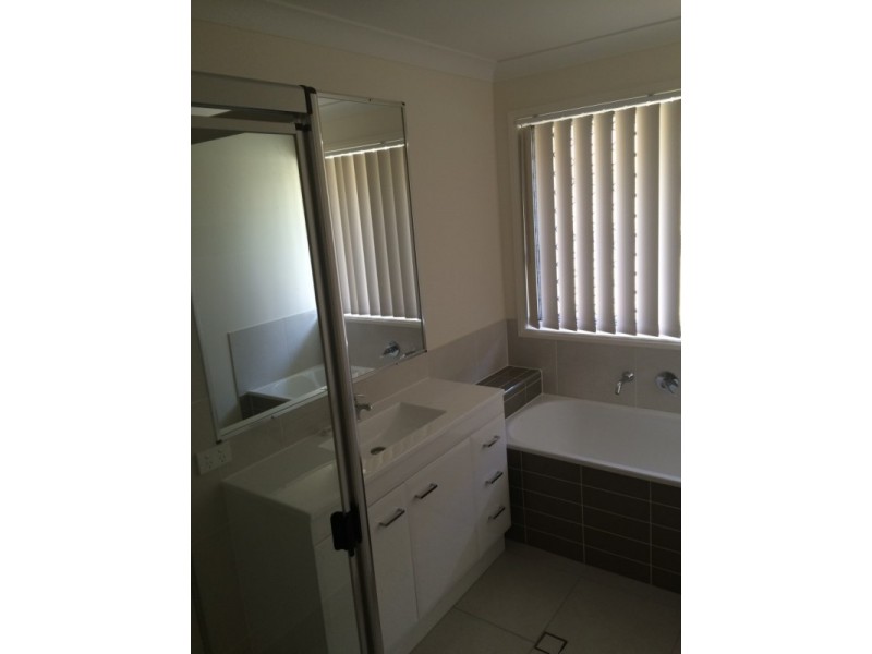 5 Lomandra Street, Deebing Heights QLD 4306