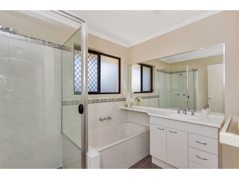 32 Lakeview Drive, Deebing Heights QLD 4306
