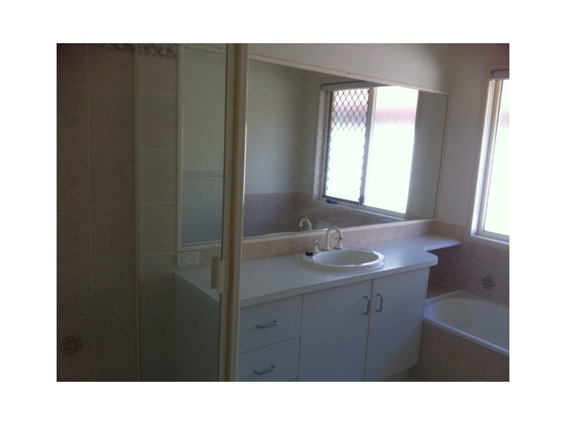 11 Challenger Avenue, Flinders View QLD 4305