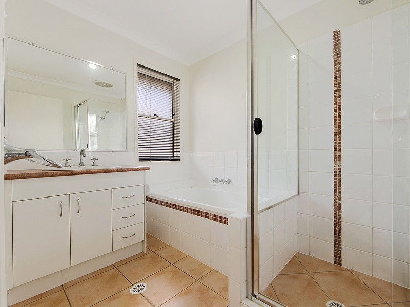 105 Anna Drive, Raceview QLD 4305